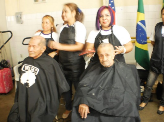 Comissão de Direitos Sociais realiza ação no Dia Mundial de Combate à Violência contra o Idoso Voluntários do Instituto Embelleze (Foto Internet)