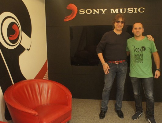 O saxofonista Beto Saroldi e o publishing director da editora Sony Music, André Vilella, no escritório da gravadora, na torre do Rio Sul, no Rio de Janeiro