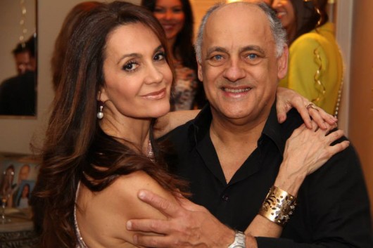 Celebração luxuosa A aniversariante Cláudia Métne e o seu marido, o empresário Sérgio Schildt