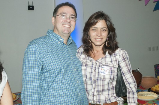 Secretaria municipal de turismo, Cláudia Pêssoa ao lado do seu marido, Filipe Pessôa