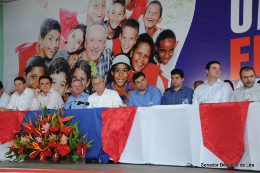 Políticos na mesa diretora da convenção estadual do Partido Progressista (PP/AL)