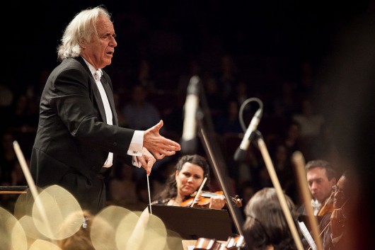 No litoral paulista Maestro João Carlos Martins