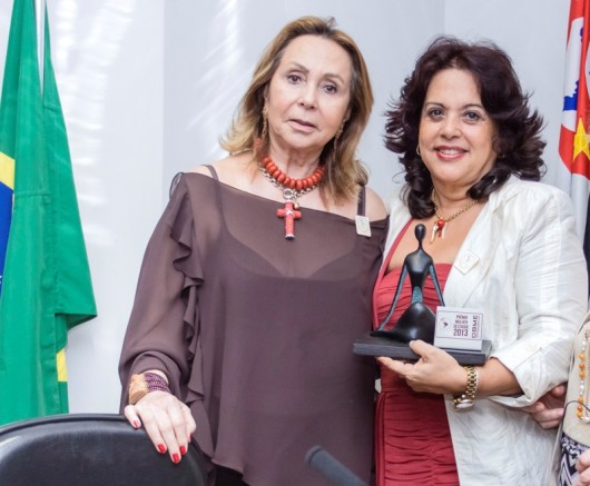 Adelina Alcântara Machado, presidente da OBME, ao lado da homenageada Gilva Ramos