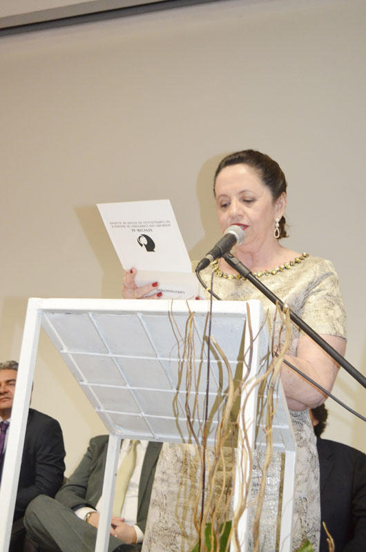 _DSC1947 Com elegância e descontração, Vitória Tenório de Freitas, diretora secretária do Sincor/AL, anuncia o vencedor na categoria webjornalismo, no Prêmio Sincor de Jornalismo Alberto Marinho.