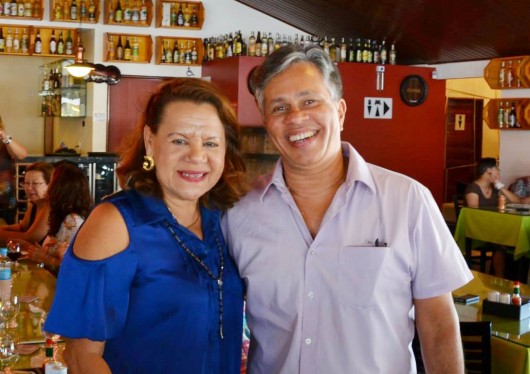 Em comemoração ao “Dia do Colunista Social”, 8 de dezembro, na terça (10), a presidente da Alacos, Jacira Leão, reuniu os colunistas no restaurante e Cachaçaria Dona Branca, com um delicioso almoço oferecido pelo empresário Cícero Antonio Lopes. Na foto, Jacira Leão e Cícero Lopes