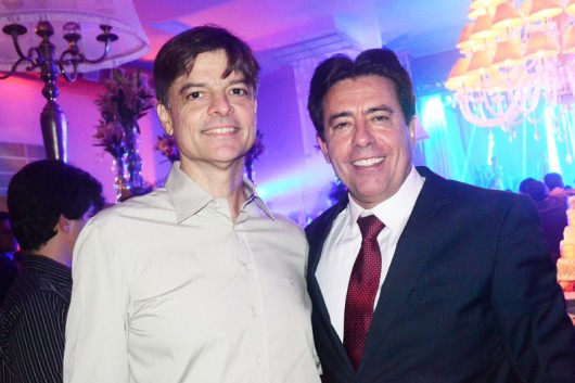 O empresário Sérgio Papine também prestigiou a bela festa de Érica. Na foto, Sérgio com Manoel Marques O empresário Sérgio Papine também prestigiou a bela festa de Érica. Na foto, Sérgio com Manoel Marques