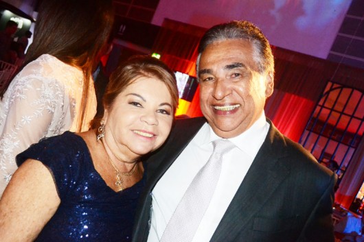 O casal de empresários Yara Malta Leite e Luiz de França Leite, da TV Asa Branca (PE), vieram de Recife, exclusivamente, para parabenizar a aniversariante Érica