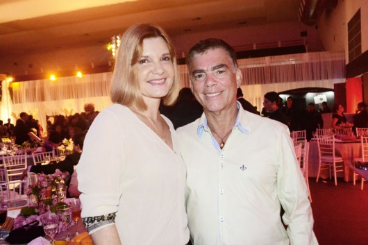 O médico Miguel Arcanjo Barbosa (Hospital Vida), e sua linda mulher, Eliane Acerb Barbosa