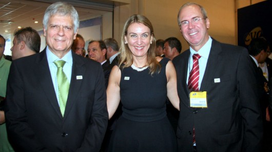 O presidente da ENTER TV Bandeirantes, Caio Luis de Carvalho com Luciane Leite e o presidente da SPTuris, Wilson Poit