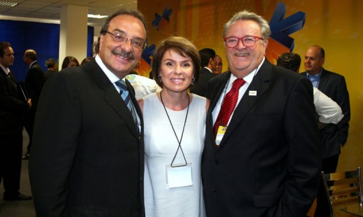 Na feira, Wagner Ferreira da Academia Brasileira de Eventos, Jeanine Pires da WTM e Goiaci Alves Guimaraes, da RexTur