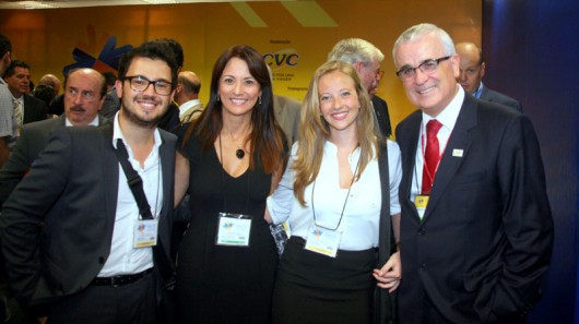 20ª edição do Workshop & Trade Show CVC 2014 Diretamente do Rio Grande do Sul, da Festuris Gramado, o diretor Marcus Rossi e Carina Michel com o VP de Marketing Tarcisio Gargioni da Avianca