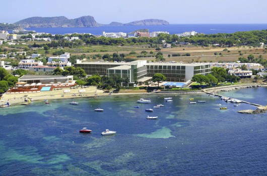 ME Ibiza inova a hospedagem de luxo com serviço de iate e até voo em jato privado Ibiza General