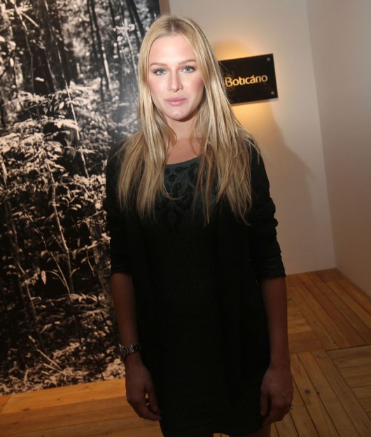O Boticário patrocina beleza da Coca-Cola Jeans e recebe Ana Botafogo no segundo dia de Fashion Rio Modelo e Atriz Fiorella Mattheis (Foto: Eny Miranda)