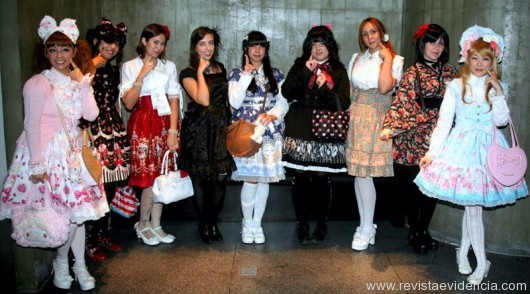 Inauguração do restaurante japonês Roppongi O grupo, As Lolitas Japonesas do Brasil, presença na inauguração do novo Roppongi em São Paulo