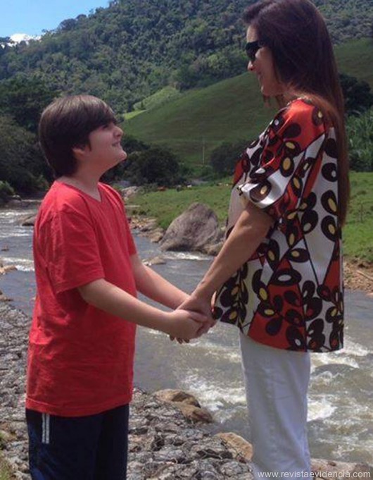 Ana Carolina Simas com seu filho, Gabriel em um dia de lazer