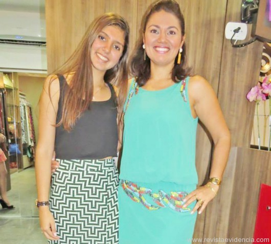 A elegante empresária Neide Rocha e sua filha, Clara Rocha