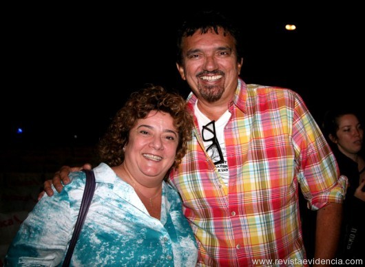 O que o mordomo viu A escritora e diretora de Teatro a jornalista Célia Forte,com o cantor e humorista Falcão