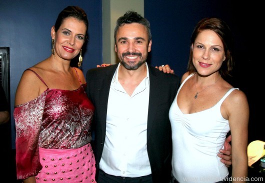 A atriz global Patrícia Naves com Tom Oliveira e Mariana Hein