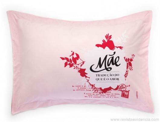 Surpreenda sua Mãe com presentes Imaginarium FRONHA , MÃE TRADUÇÃO AMOR A fronha certa para você presentear aquela que é a tradução exata do que é o amor. Mostre à sua mãe todo o seu carinho e deixe os sonhos dela ainda mais lindos com este presente especial.