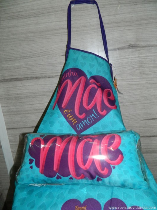 Dia das Mães é na Crocante Presentes Kit para a mommy Super Chef: avental + almofada “Minha Mãe é um Amor”