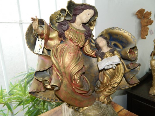 Santa Ana, mãe de Nossa Senhora, peça feita em cerâmica e pintura à mão