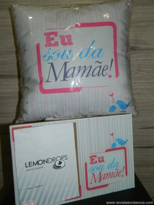 Dia das Mães é na Crocante Presentes Kit Crocante Presentes: Almofada + porta retrato “Eu Sou da Mamãe”