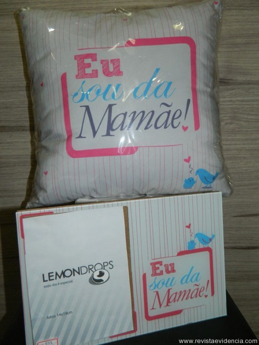 Kit  Crocante Presentes: Almofada + porta retrato “Eu Sou da Mamãe”