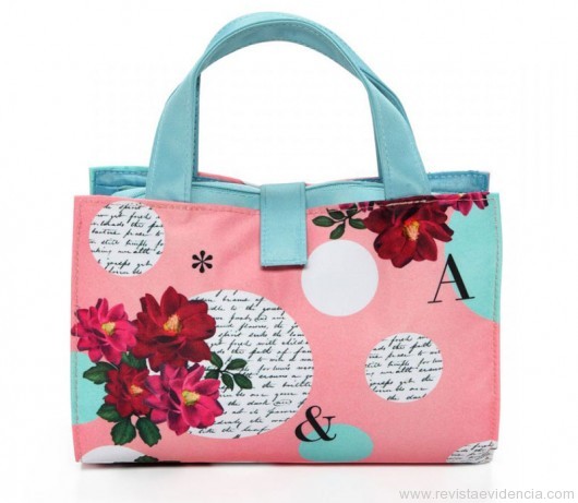 Surpreenda sua Mãe com presentes Imaginarium NECESSAIRE DELICADA SINTONIA Nécessaire com um toque feminino, delicado e charmoso. Ideal para sua mãe usar no dia a dia ou para organizar tudo que ela precisa para viajar.