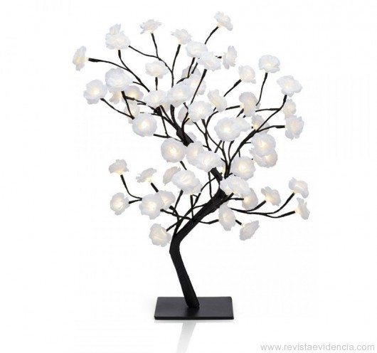 Surpreenda sua Mãe com presentes Imaginarium LUMINÁRIA ÁRVORE FLOR DE LUZ TECIDO Para a mamãe delicada e moderna, uma peça de decoração que faz sucesso onde estiver! Toda composta por pequenas flores de tecido iluminadas.