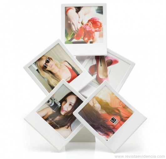 Surpreenda sua Mãe com presentes Imaginarium PORTA RETRATO 5 FOTOS INSTANTANEAS O porta-retrato ideal para você escolher 5 fotos com 5 momentos especiais da sua mãe. A ideia é a moldura parecer com as nostálgicas fotos instantâneas. Vai deixar a decoração da mamãe mais moderna e criativa.
