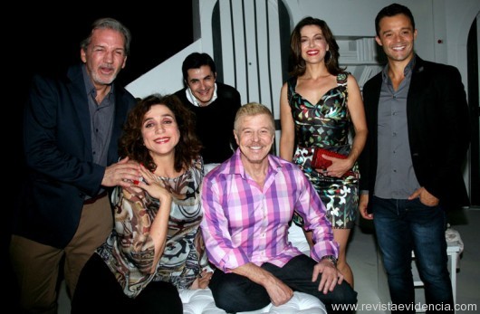 O que o mordomo viu No Teatro Procópio Ferreira em são Paulo no elenco Miguel Falabella (dr.Arnaldo), Marisa Orth (esposa do dr Arnaldo), também no elenco Alessandra Verney (secretaria), Magno Bandarz(porteiro de hotel), Marcello Picchi (psiquiatra, inspetor) e o Ubiracy Parana do Brasil (detetive de Policia)