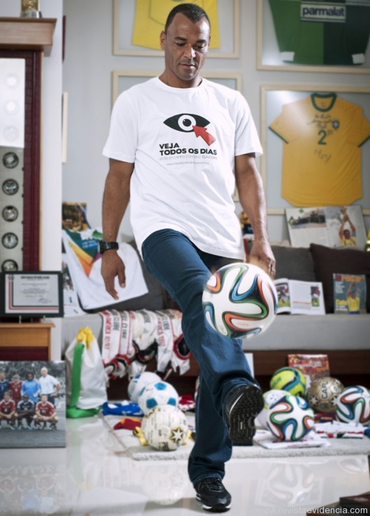 Um drible contra a cegueira Cafu entra em campo na luta contra o Glaucoma