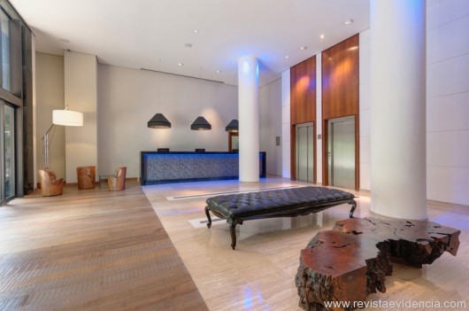 TRYP Itaim em São Paulo oferece suítes com cromoterapia TRYP Itaim Reception Salva