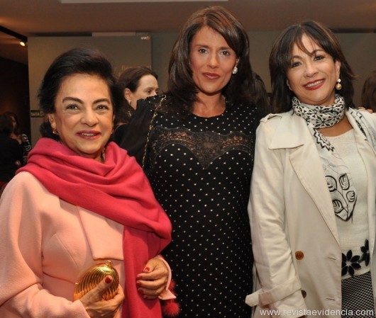 Exposição MEME de Angela Geo no Museu Inimá de Paula, Belo Horionte (MG) Anna Paola Frade Pimenta da Veiga entre Leila Abdalla Geo e Maria Elvira Salles Ferreira