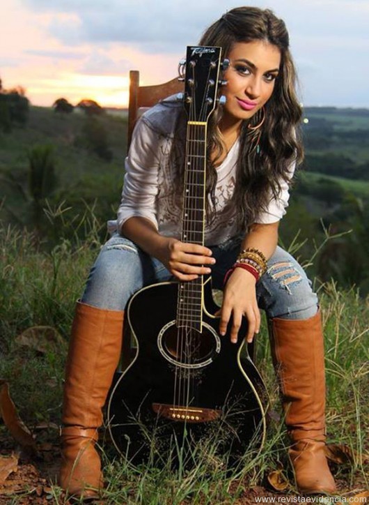 Revelação do sertanejo alagoano, Marynna Velozo lança CD #FuiEu Marynna Velozo, revelação da música sertaneja em Alagoas