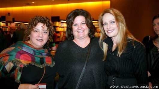 A jornalista e escritora Célia Forte com as amigas, e Rosana Penna