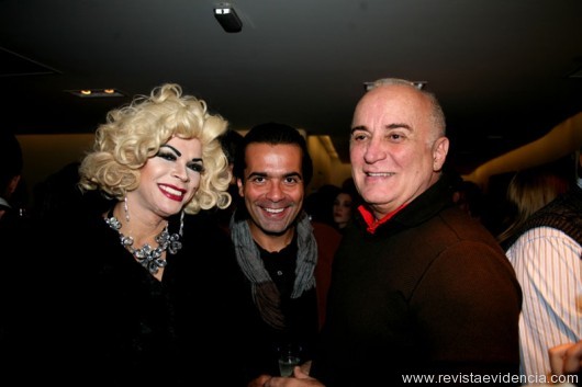 A drag queen, Salete Campari com o apresentador Fabio Arruda,e o mago dos sapatos Fernando Pires