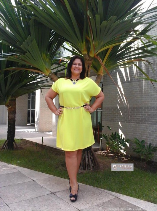 Vestido amarelo fluo, a nova vibe do seu closet de verão.15. Look disponível na Stampas Plus Size.