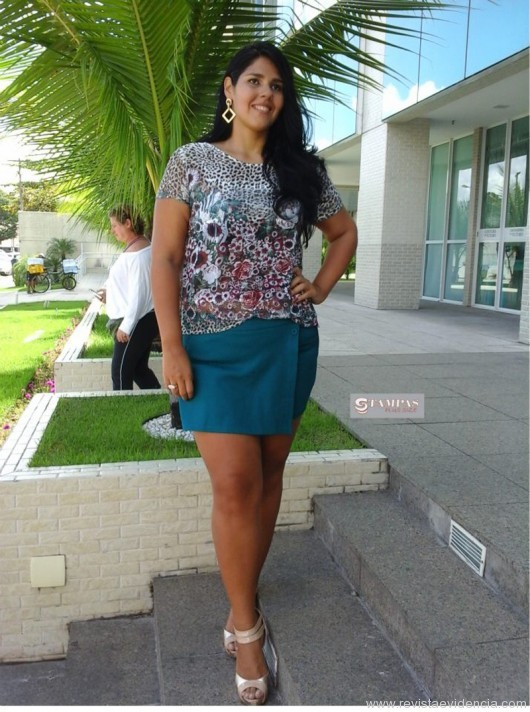 Mix de estampa print animal + floral, nesse verão pode tudo. Ouse!! Look Disponível na Stampas Plus Size.