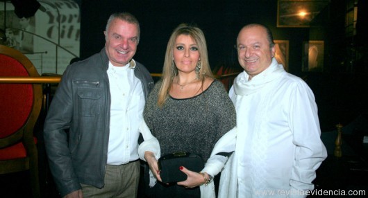 O empresário Mário Almeida com Christina Bueno e o jornalista e aniversariante Ovadia Saadia