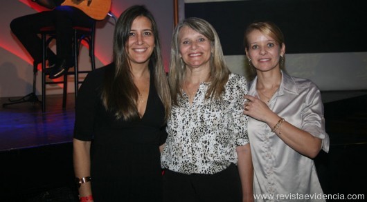 As empresárias Simone Carvalho com as irmãs, Carmelita e Judy Wanda adoraram o show