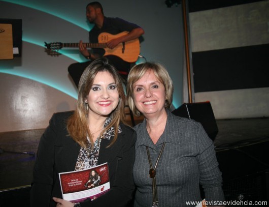 As amigas Nuria Pedrozoli e Nuria curtindo a festa da revista