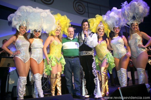A casa de espetáculos Terra da Garoa recebeu Helder Moreira, um dos mais respeitados intérpretes de Elvis do mundo, com a direção do show de Ciro Batelli