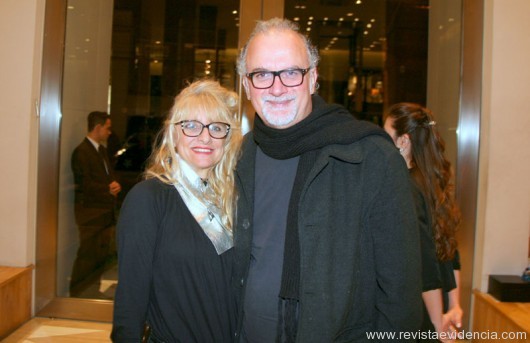 O casal Gina Elimelek e Eduardo Oliveira prestigiando o evento