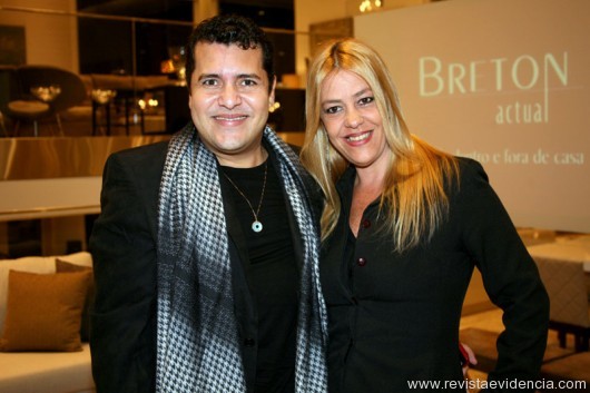 O colunista e jornalista baiano, Michel Telles com a promoter Carla Fiori