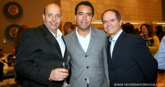 O jornalista e apresentador de TV Fernando Joly com Lucas Alcântara e Marcos Vinicius