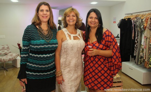 A empresária Roberta Arruda, Cris Arraes e a designer de acessórios, Sheila Amaral.
