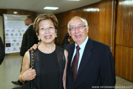 Do Paraná o presidente da ABRAJET-PR. O jornalista Antonio Claret Resende e sua esposa