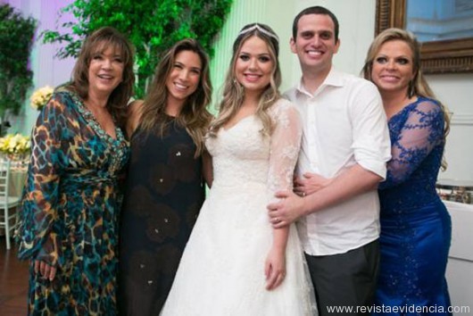 Família Abravanel marca presença em casamento da filha de Christina Rocha