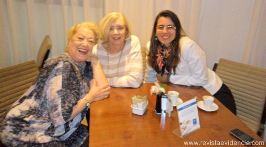 A atriz Suely Franco, Golda Boruchowski, gerente geral do TRYP Higienópolis, e Valéria Mariano do departamento de Vendas do hotel